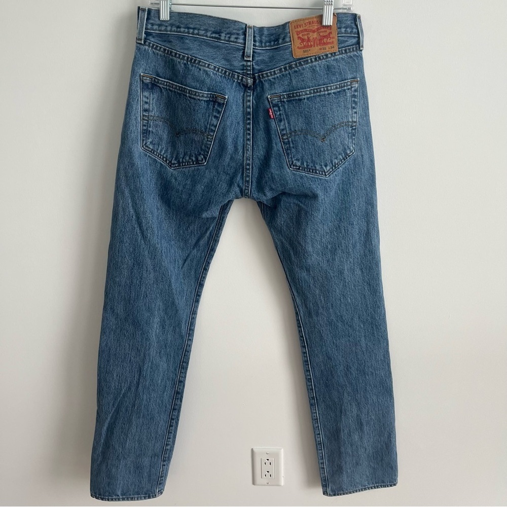 Levi’s 501 Original Fit Jeans W31 L34 Medium Wash Straight Leg Button Fly - Picture 2 of 7